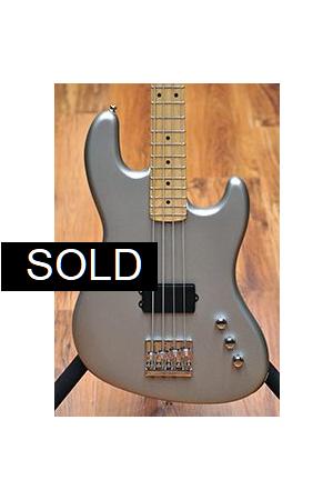 Fender Flea Signature Active Jazz Bass Inca Silver Fender Flea Signature Active Jazz Bass Inca Silver